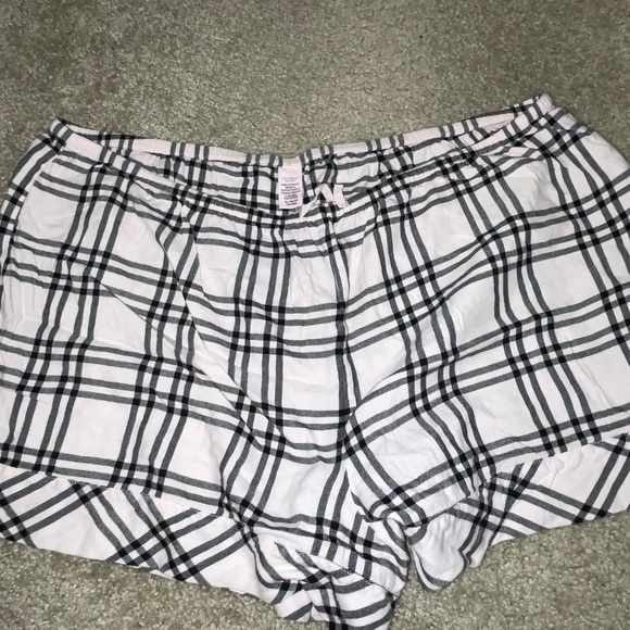 Victoria secrets pj short set - Picture 4 of 4